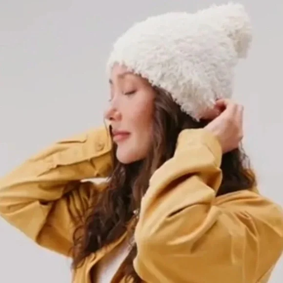 LEMON Snow Drift Pom Pom Beanie - Picture 2 of 14